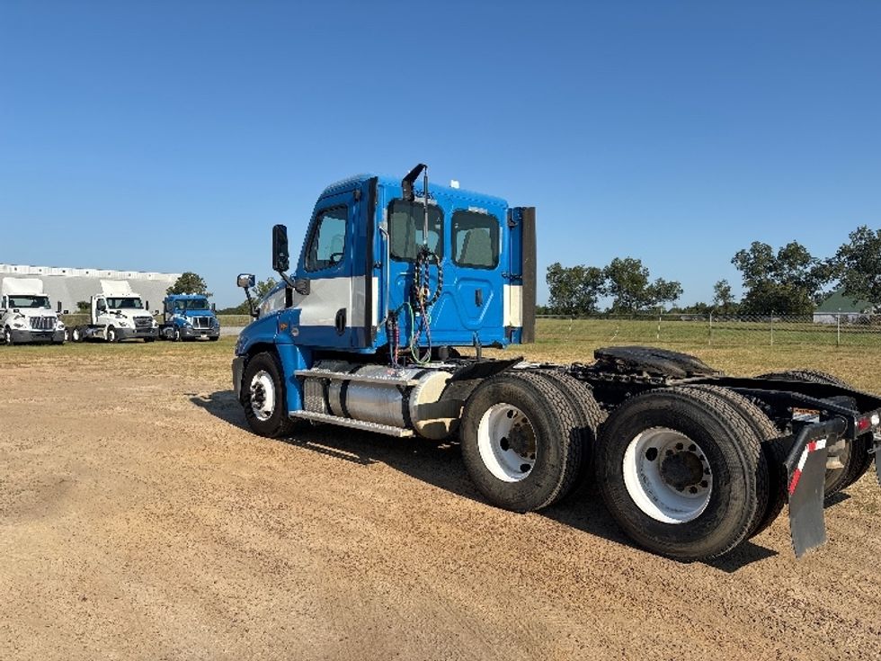 Day Cab Tractor-Heavy Duty Tractors-Freightliner-2019-Cascadia 12564ST-Tifton-GA-343,599\n\t\tmiles-$ 39,250 - Image 5