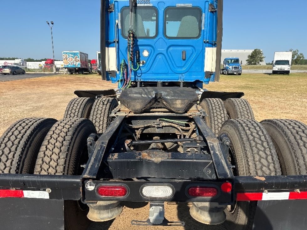 Day Cab Tractor-Heavy Duty Tractors-Freightliner-2019-Cascadia 12564ST-Tifton-GA-343,599\n\t\tmiles-$ 39,250 - Image 6