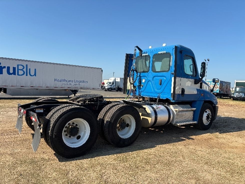 Day Cab Tractor-Heavy Duty Tractors-Freightliner-2019-Cascadia 12564ST-Tifton-GA-343,599\n\t\tmiles-$ 39,250 - Image 7