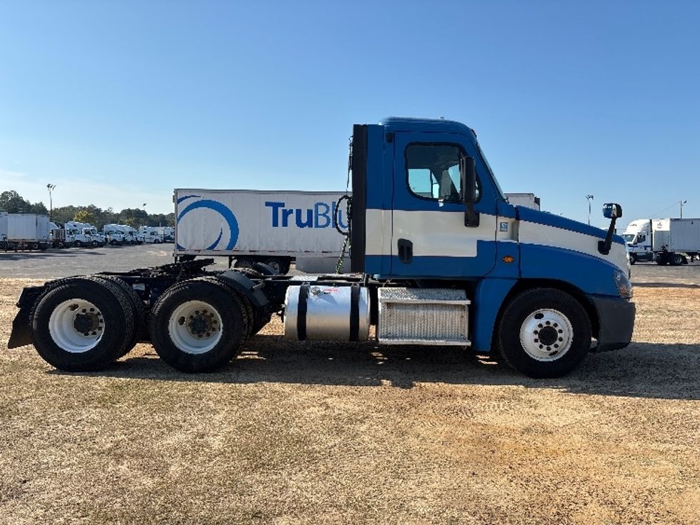Day Cab Tractor-Heavy Duty Tractors-Freightliner-2019-Cascadia 12564ST-Tifton-GA-343,599\n\t\tmiles-$ 39,250 - Image 8