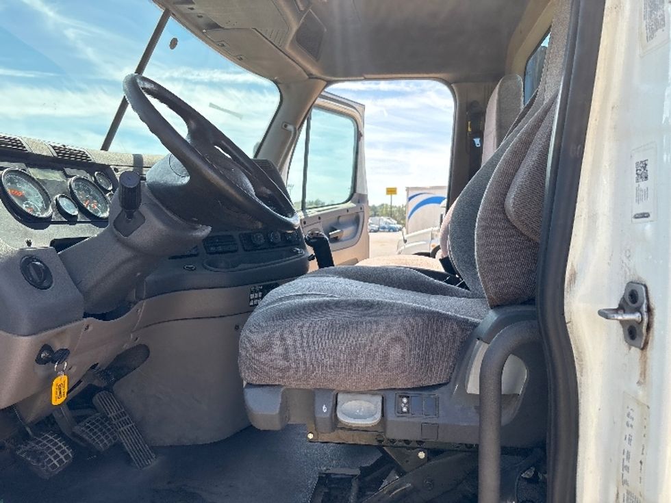 Day Cab Tractor-Heavy Duty Tractors-Freightliner-2019-Cascadia 12564ST-Tifton-GA-360,570\n\t\tmiles-$ 40,000 - Image 10