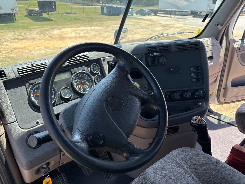 Day Cab Tractor-Heavy Duty Tractors-Freightliner-2019-Cascadia 12564ST-Tifton-GA-360,570\n\t\tmiles-$ 40,000 - Image 11