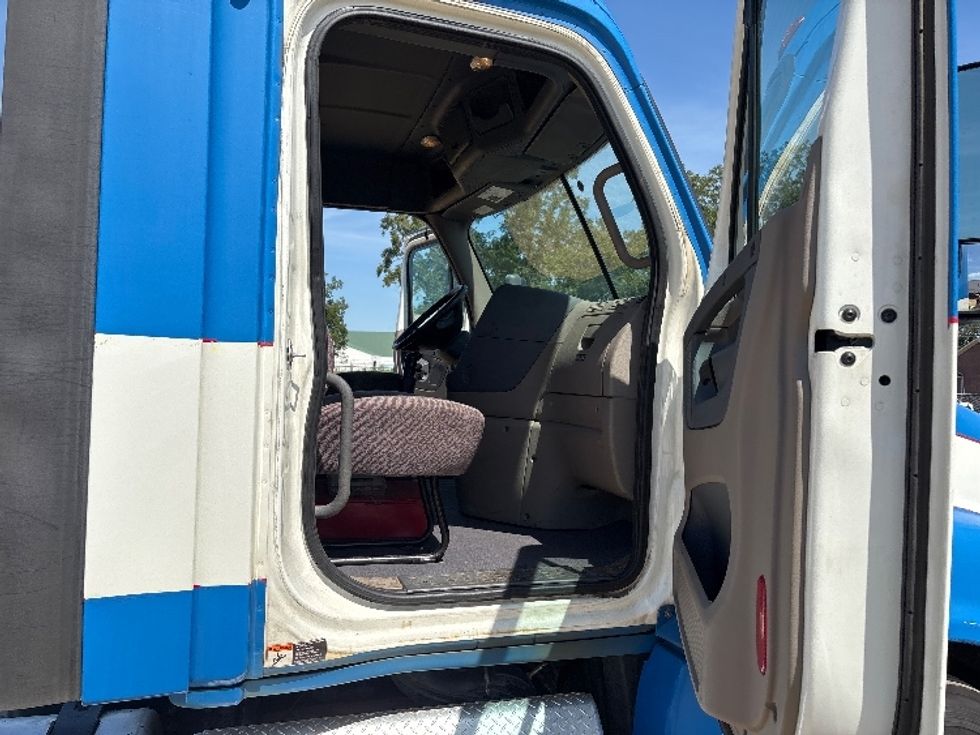 Day Cab Tractor-Heavy Duty Tractors-Freightliner-2019-Cascadia 12564ST-Tifton-GA-360,570\n\t\tmiles-$ 40,000 - Image 12