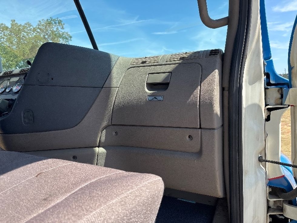 Day Cab Tractor-Heavy Duty Tractors-Freightliner-2019-Cascadia 12564ST-Tifton-GA-360,570\n\t\tmiles-$ 40,000 - Image 13