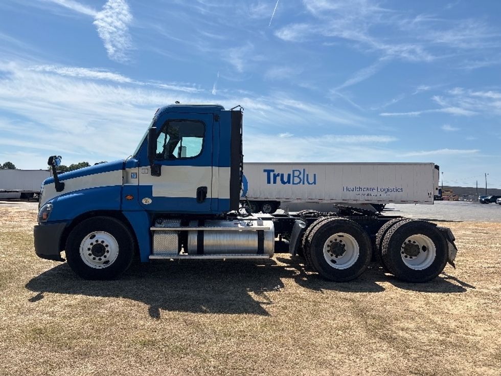 Day Cab Tractor-Heavy Duty Tractors-Freightliner-2019-Cascadia 12564ST-Tifton-GA-360,570\n\t\tmiles-$ 40,000 - Image 4