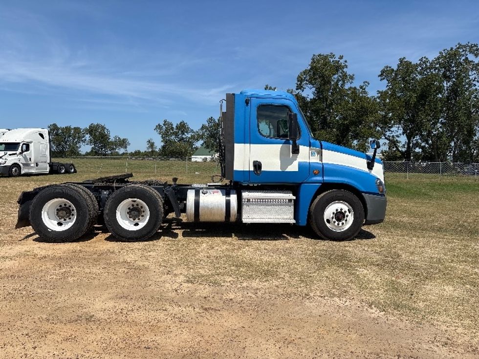 Day Cab Tractor-Heavy Duty Tractors-Freightliner-2019-Cascadia 12564ST-Tifton-GA-360,570\n\t\tmiles-$ 40,000 - Image 8
