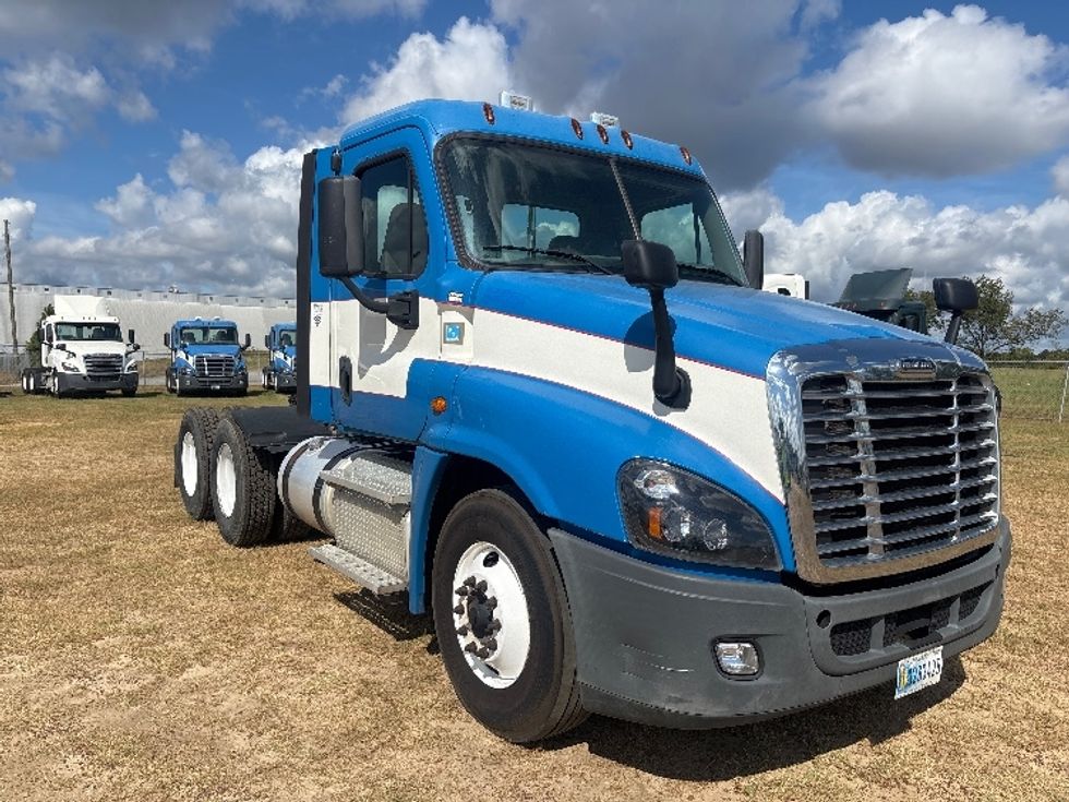 Day Cab Tractor-Heavy Duty Tractors-Freightliner-2019-Cascadia 12564ST-Tifton-GA-410,333\n\t\tmiles-$ 34,500 - Image 1