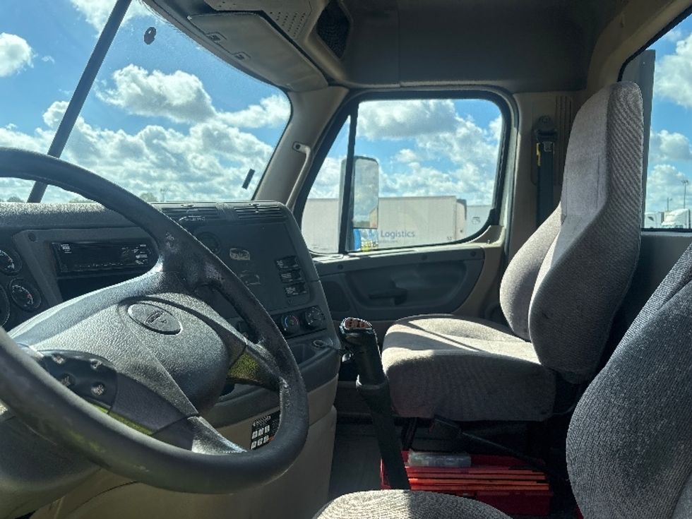 Day Cab Tractor-Heavy Duty Tractors-Freightliner-2019-Cascadia 12564ST-Tifton-GA-410,333\n\t\tmiles-$ 34,500 - Image 10