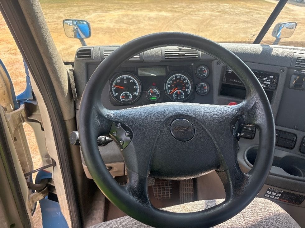 Day Cab Tractor-Heavy Duty Tractors-Freightliner-2019-Cascadia 12564ST-Tifton-GA-410,333\n\t\tmiles-$ 34,500 - Image 11