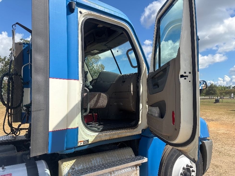 Day Cab Tractor-Heavy Duty Tractors-Freightliner-2019-Cascadia 12564ST-Tifton-GA-410,333\n\t\tmiles-$ 34,500 - Image 12