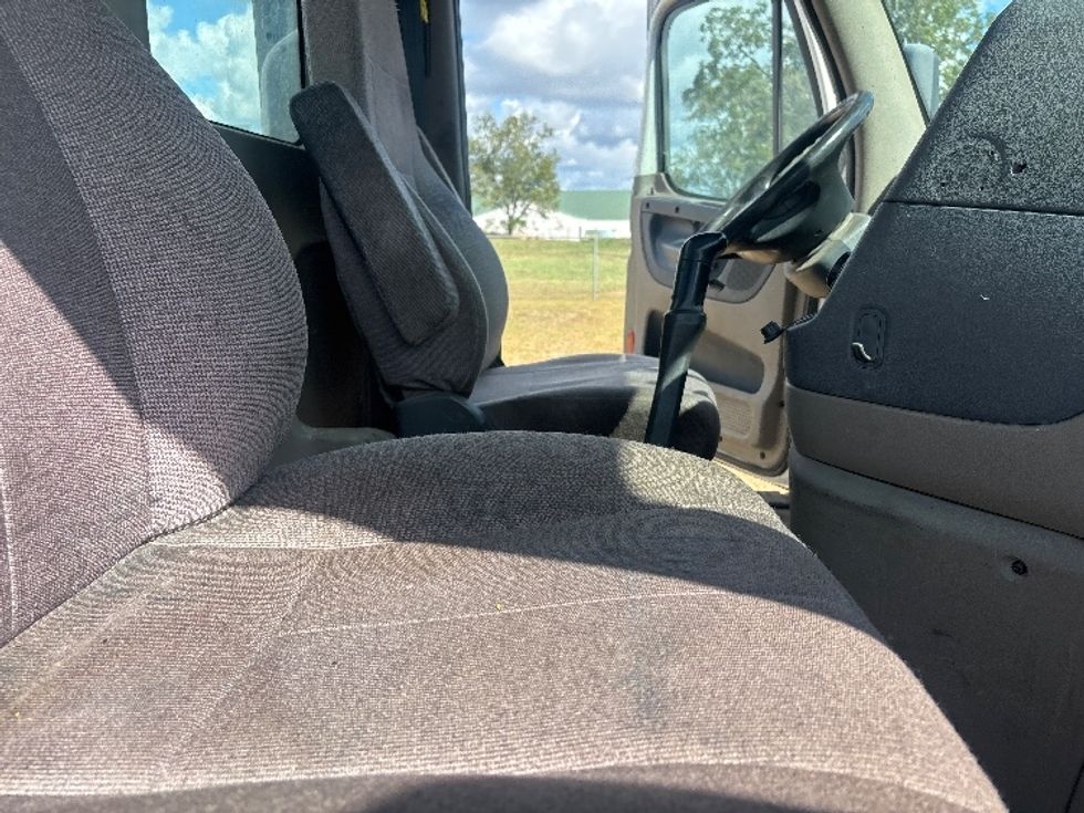 Day Cab Tractor-Heavy Duty Tractors-Freightliner-2019-Cascadia 12564ST-Tifton-GA-410,333\n\t\tmiles-$ 34,500 - Image 14