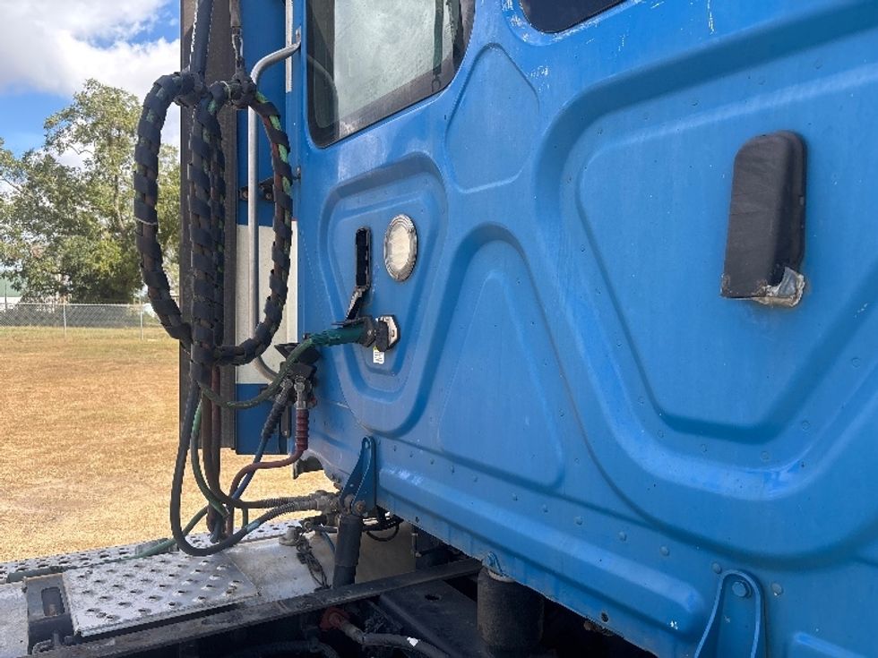 Day Cab Tractor-Heavy Duty Tractors-Freightliner-2019-Cascadia 12564ST-Tifton-GA-410,333\n\t\tmiles-$ 34,500 - Image 18