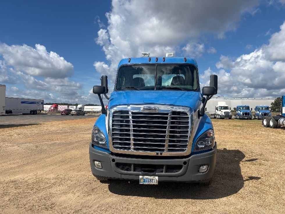 Day Cab Tractor-Heavy Duty Tractors-Freightliner-2019-Cascadia 12564ST-Tifton-GA-410,333\n\t\tmiles-$ 34,500 - Image 2