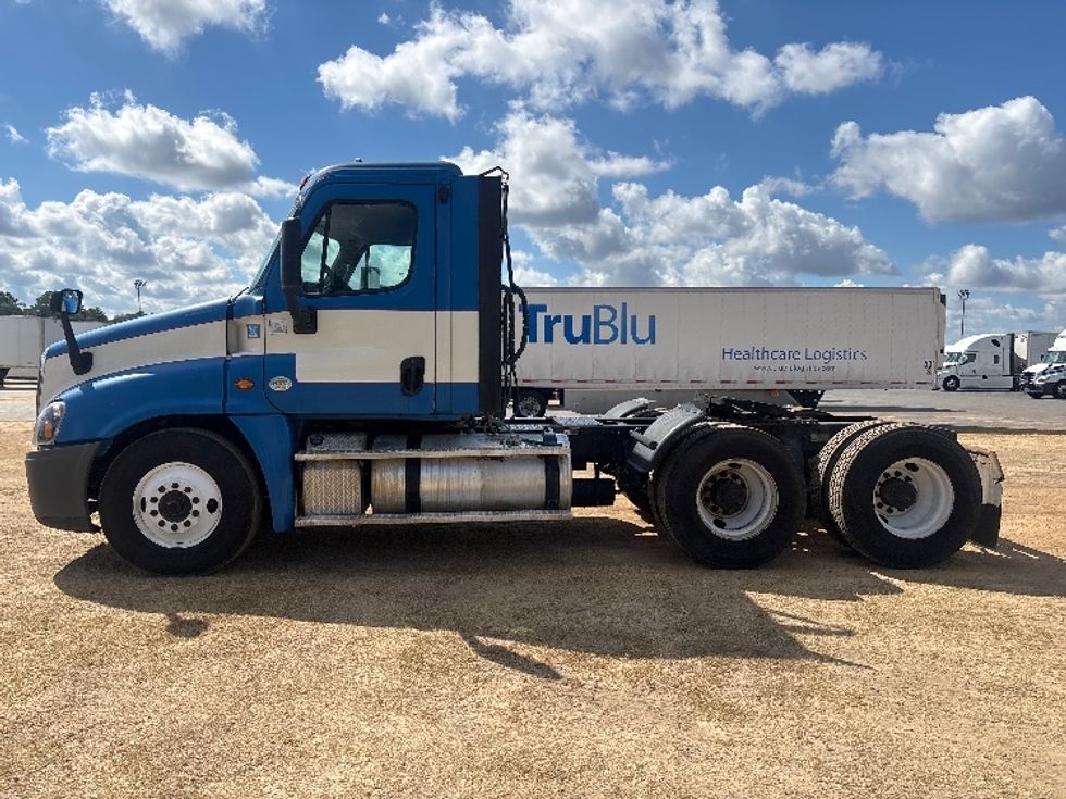Day Cab Tractor-Heavy Duty Tractors-Freightliner-2019-Cascadia 12564ST-Tifton-GA-410,333\n\t\tmiles-$ 34,500 - Image 4