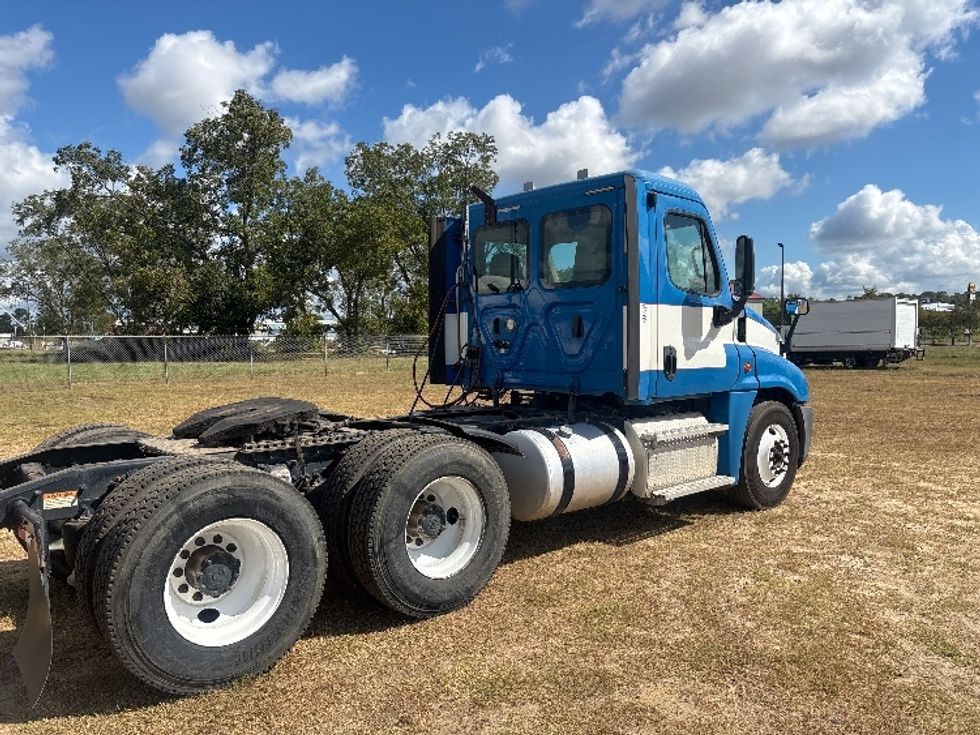 Day Cab Tractor-Heavy Duty Tractors-Freightliner-2019-Cascadia 12564ST-Tifton-GA-410,333\n\t\tmiles-$ 34,500 - Image 7