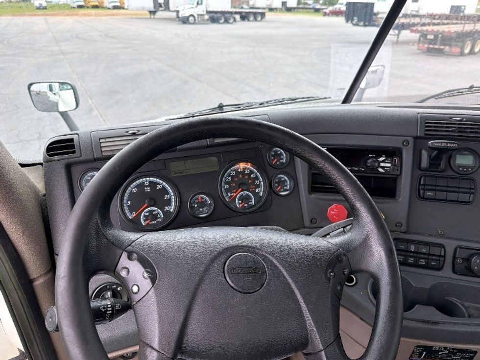 Day Cab Tractor-Heavy Duty Tractors-Freightliner-2019-Cascadia 12564ST-Tifton-GA-433,686\n\t\tmiles-$ 36,500 - Image 11