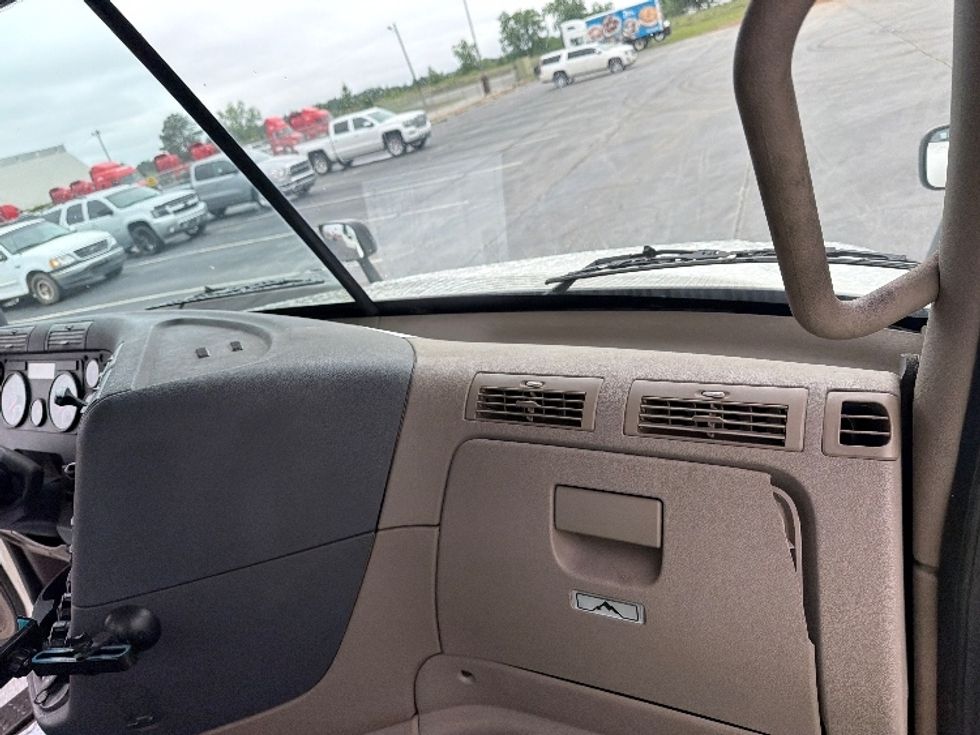 Day Cab Tractor-Heavy Duty Tractors-Freightliner-2019-Cascadia 12564ST-Tifton-GA-433,686\n\t\tmiles-$ 36,500 - Image 13