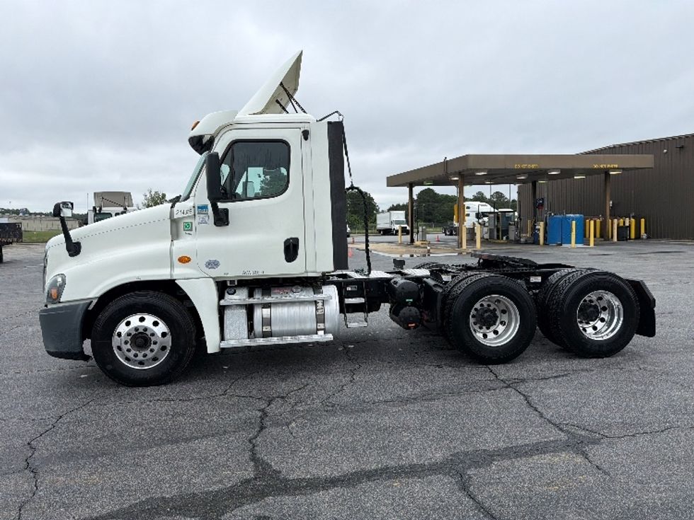 Day Cab Tractor-Heavy Duty Tractors-Freightliner-2019-Cascadia 12564ST-Tifton-GA-433,686\n\t\tmiles-$ 36,500 - Image 4