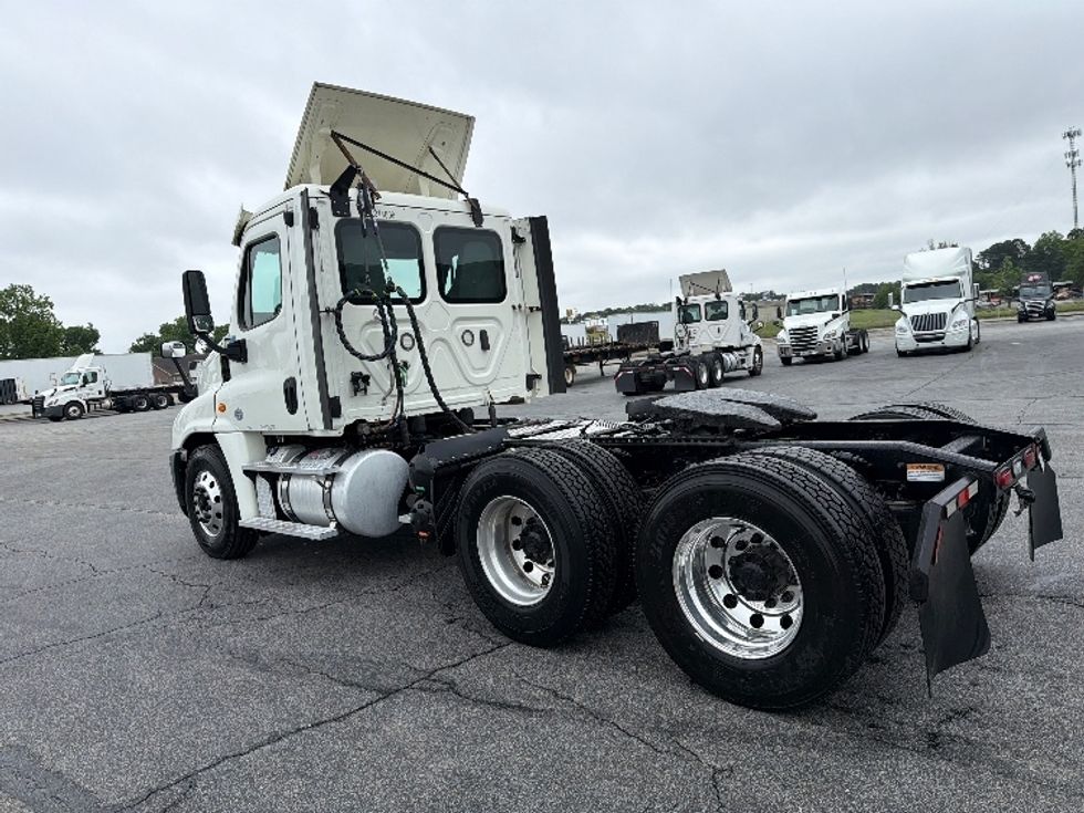 Day Cab Tractor-Heavy Duty Tractors-Freightliner-2019-Cascadia 12564ST-Tifton-GA-433,686\n\t\tmiles-$ 36,500 - Image 5