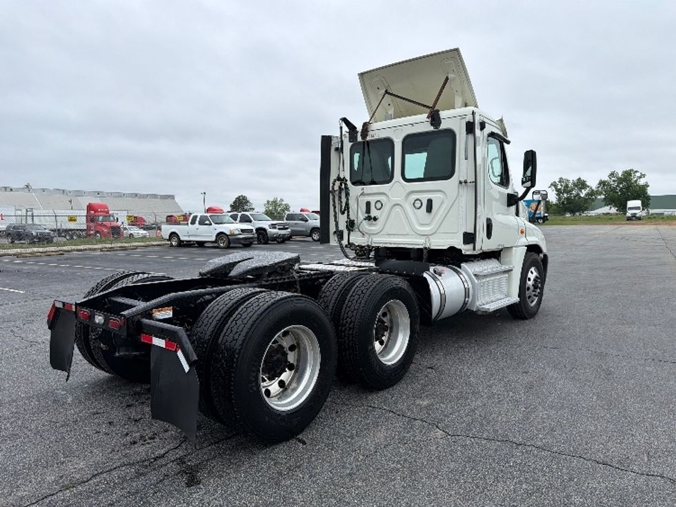 Day Cab Tractor-Heavy Duty Tractors-Freightliner-2019-Cascadia 12564ST-Tifton-GA-433,686\n\t\tmiles-$ 36,500 - Image 7