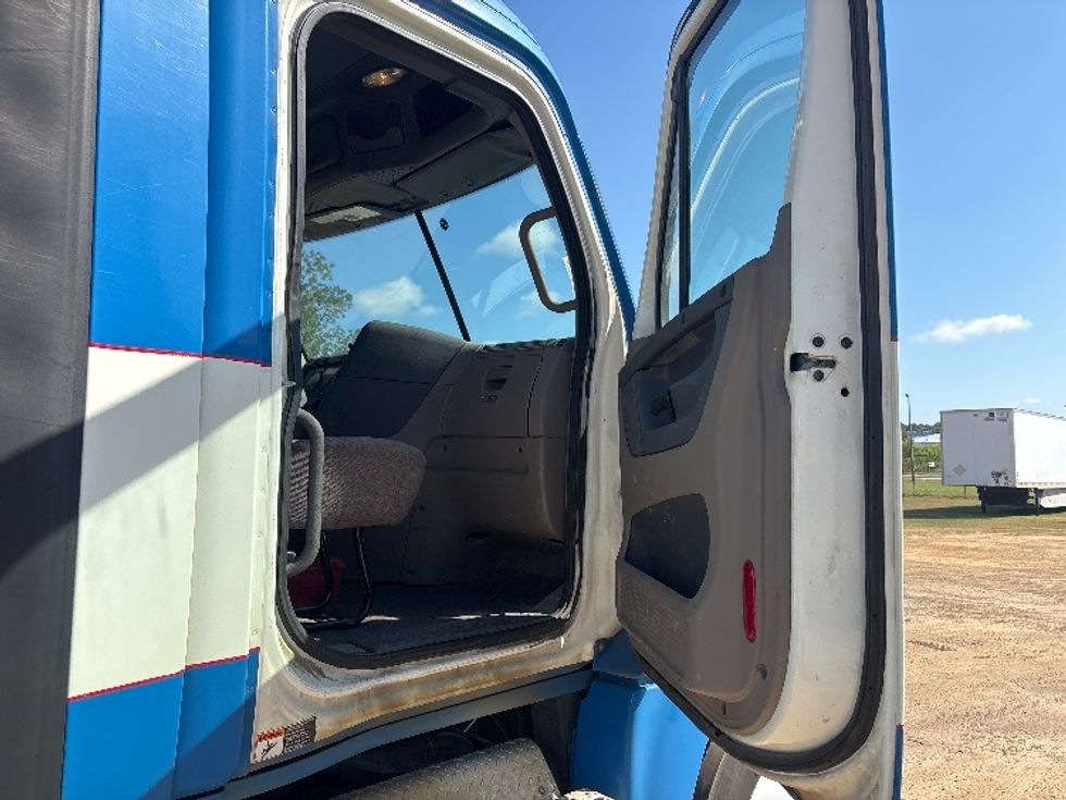 Day Cab Tractor-Heavy Duty Tractors-Freightliner-2019-Cascadia 12564ST-Tifton-GA-463,950\n\t\tmiles-$ 31,500 - Image 12