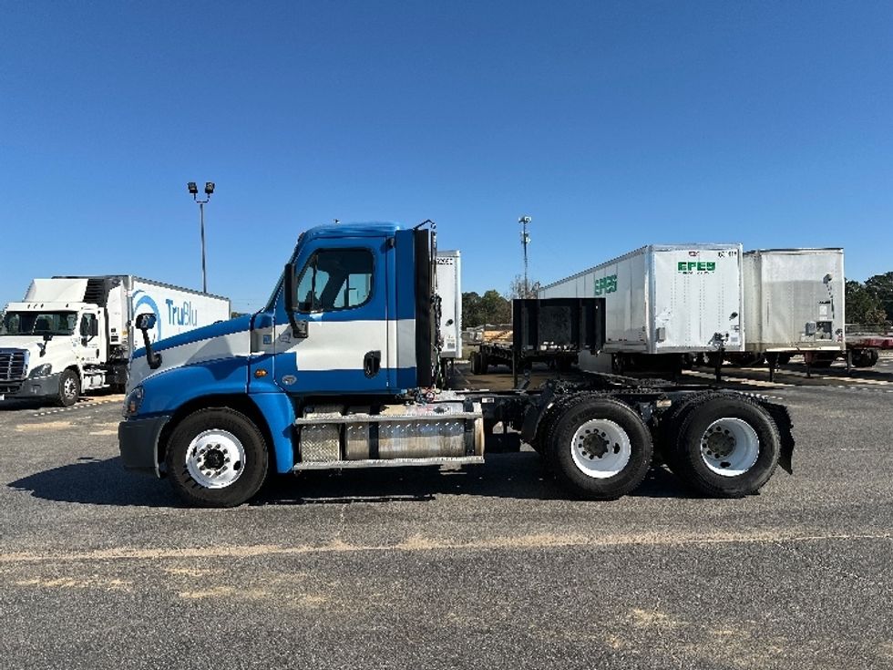 Day Cab Tractor-Heavy Duty Tractors-Freightliner-2019-Cascadia 12564ST-Tifton-GA-463,950\n\t\tmiles-$ 31,500 - Image 4