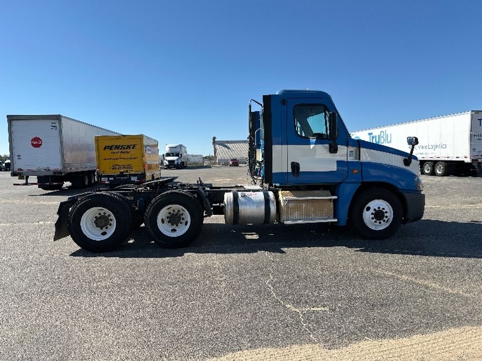 Day Cab Tractor-Heavy Duty Tractors-Freightliner-2019-Cascadia 12564ST-Tifton-GA-463,950\n\t\tmiles-$ 31,500 - Image 8