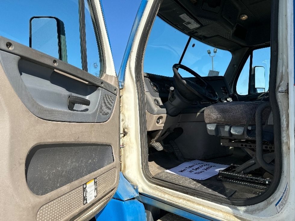 Day Cab Tractor-Heavy Duty Tractors-Freightliner-2019-Cascadia 12564ST-Tifton-GA-463,950\n\t\tmiles-$ 31,500 - Image 9