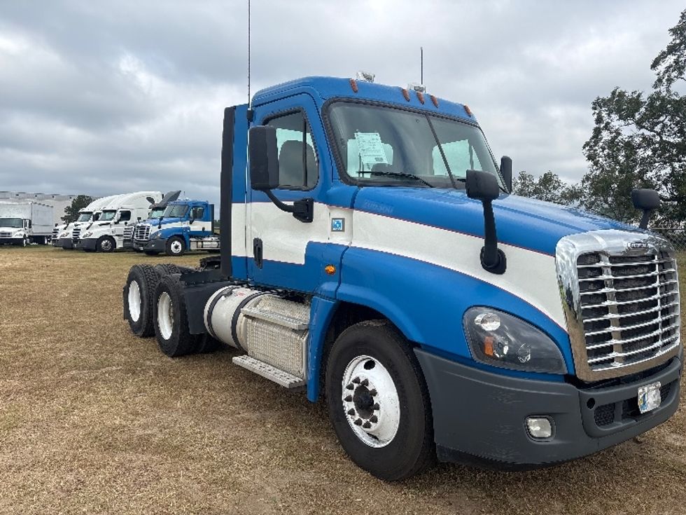 Day Cab Tractor-Heavy Duty Tractors-Freightliner-2019-Cascadia 12564ST-Tifton-GA-466,428\n\t\tmiles-$ 31,250 - Image 1
