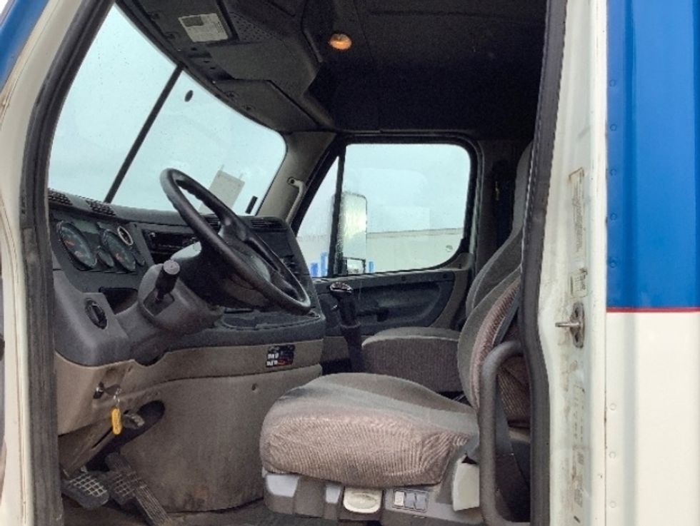 Day Cab Tractor-Heavy Duty Tractors-Freightliner-2019-Cascadia 12564ST-Tifton-GA-466,428\n\t\tmiles-$ 31,250 - Image 10