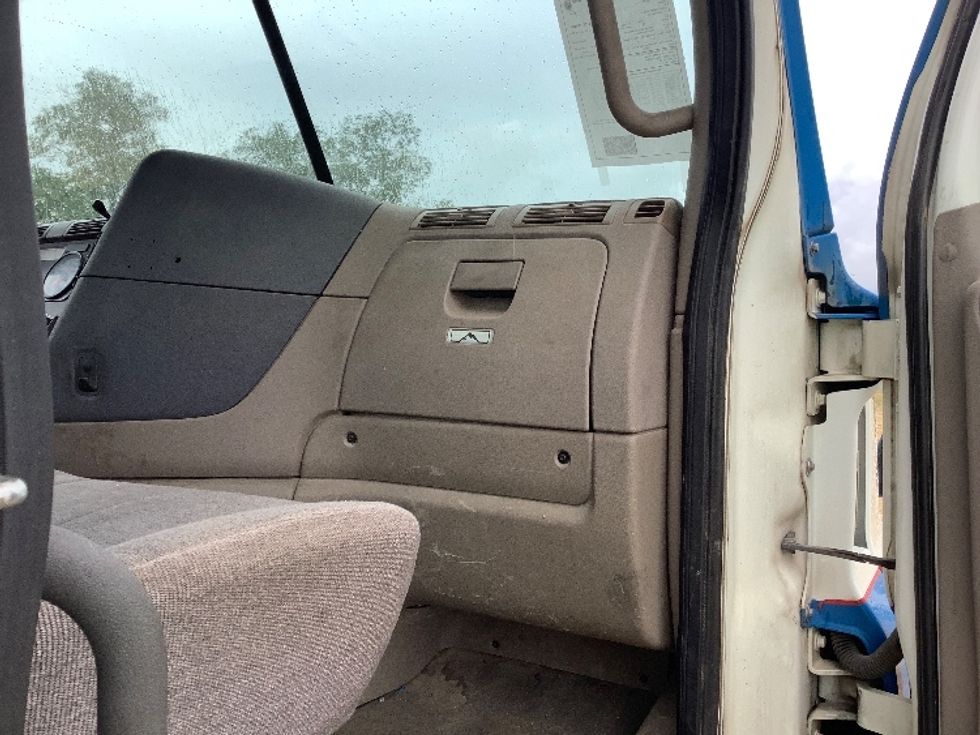 Day Cab Tractor-Heavy Duty Tractors-Freightliner-2019-Cascadia 12564ST-Tifton-GA-466,428\n\t\tmiles-$ 31,250 - Image 13