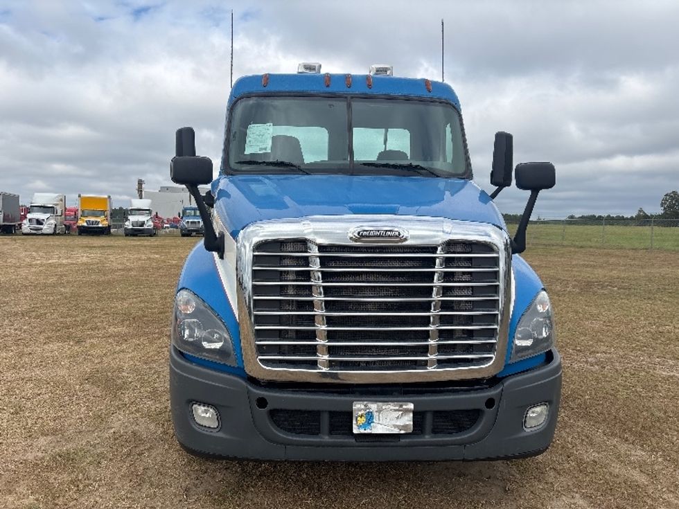 Day Cab Tractor-Heavy Duty Tractors-Freightliner-2019-Cascadia 12564ST-Tifton-GA-466,428\n\t\tmiles-$ 31,250 - Image 2