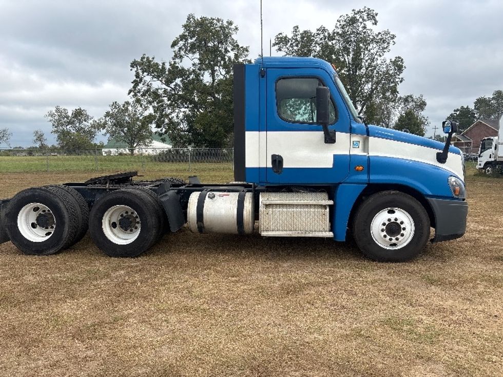 Day Cab Tractor-Heavy Duty Tractors-Freightliner-2019-Cascadia 12564ST-Tifton-GA-466,428\n\t\tmiles-$ 31,250 - Image 8