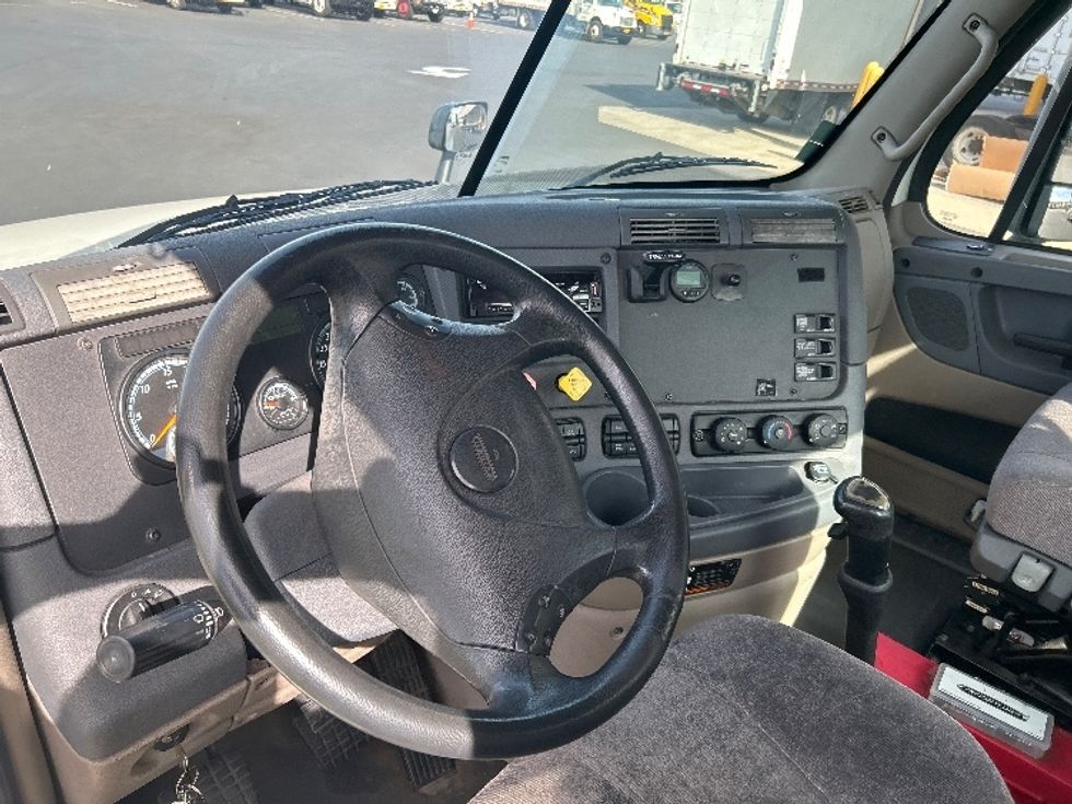 Day Cab Tractor-Heavy Duty Tractors-Freightliner-2019-Cascadia 12564ST-Torrance-CA-130,733\n\t\tmiles-$ 51,500 - Image 11