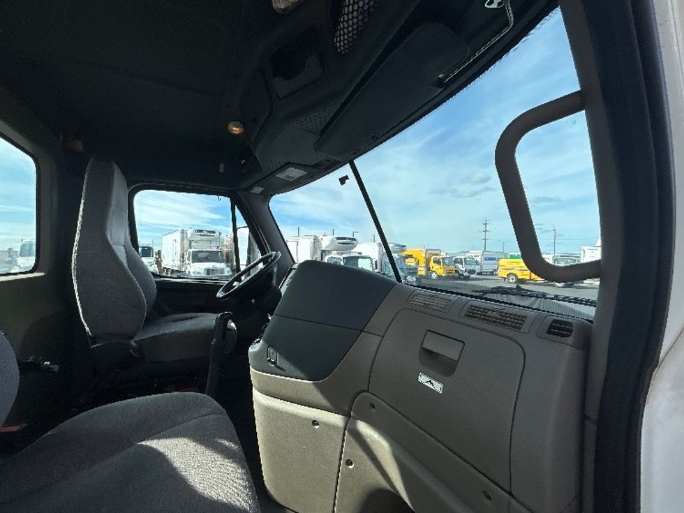 Day Cab Tractor-Heavy Duty Tractors-Freightliner-2019-Cascadia 12564ST-Torrance-CA-130,733\n\t\tmiles-$ 51,500 - Image 13