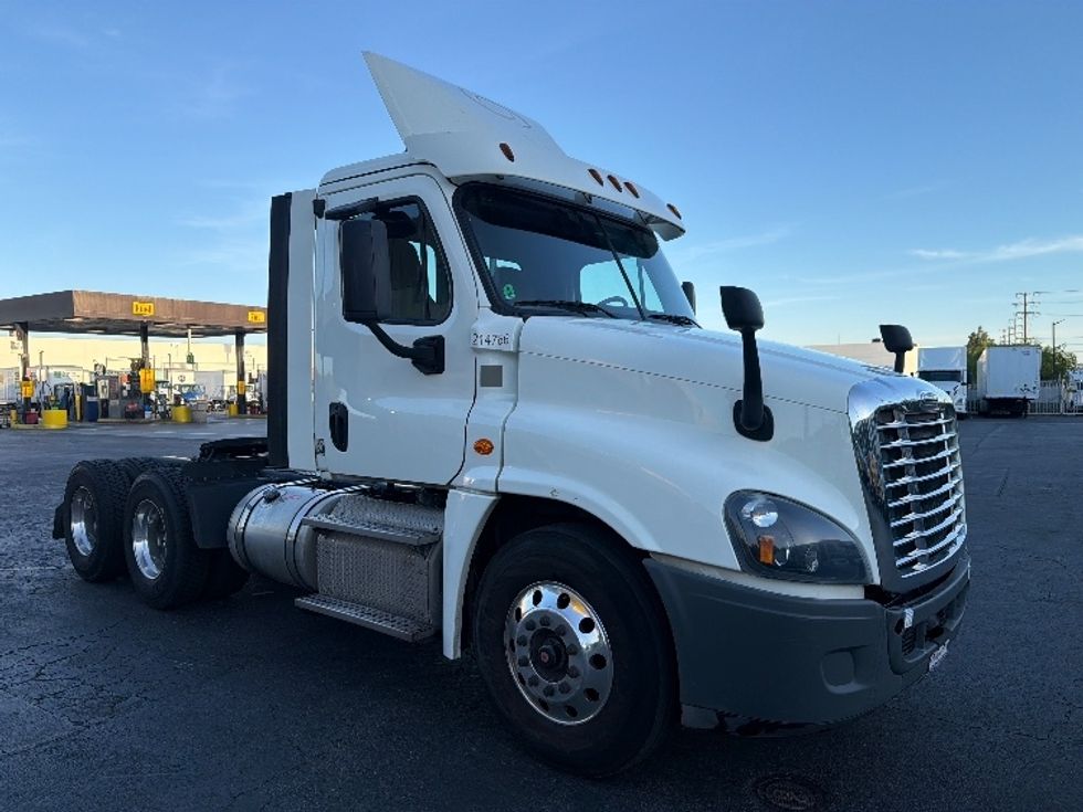 Day Cab Tractor-Heavy Duty Tractors-Freightliner-2019-Cascadia 12564ST-Torrance-CA-268,194\n\t\tmiles-$ 43,750 - Image 1