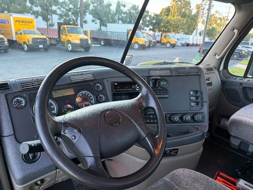 Day Cab Tractor-Heavy Duty Tractors-Freightliner-2019-Cascadia 12564ST-Torrance-CA-268,194\n\t\tmiles-$ 43,750 - Image 11