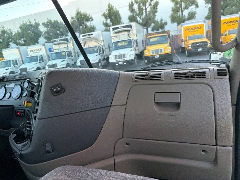 Day Cab Tractor-Heavy Duty Tractors-Freightliner-2019-Cascadia 12564ST-Torrance-CA-268,194\n\t\tmiles-$ 43,750 - Image 13