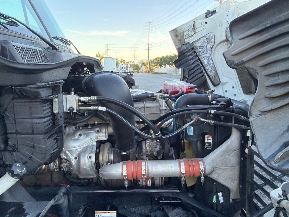 Day Cab Tractor-Heavy Duty Tractors-Freightliner-2019-Cascadia 12564ST-Torrance-CA-268,194\n\t\tmiles-$ 43,750 - Image 15