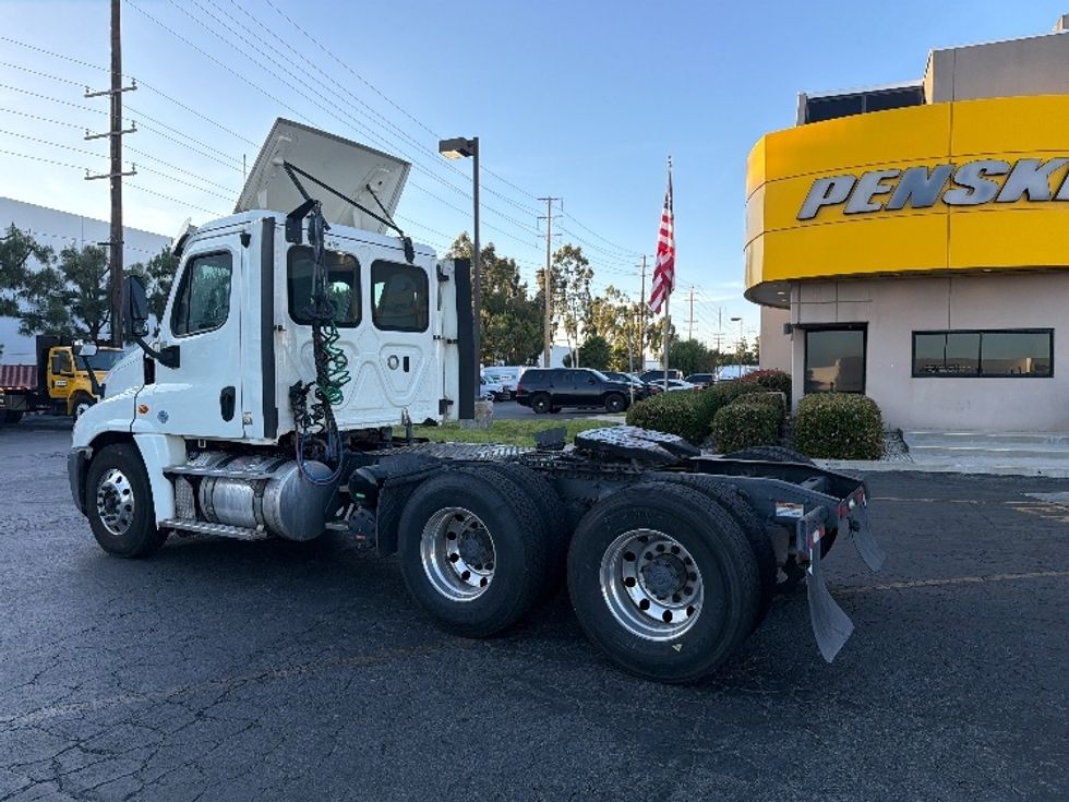Day Cab Tractor-Heavy Duty Tractors-Freightliner-2019-Cascadia 12564ST-Torrance-CA-268,194\n\t\tmiles-$ 43,750 - Image 5