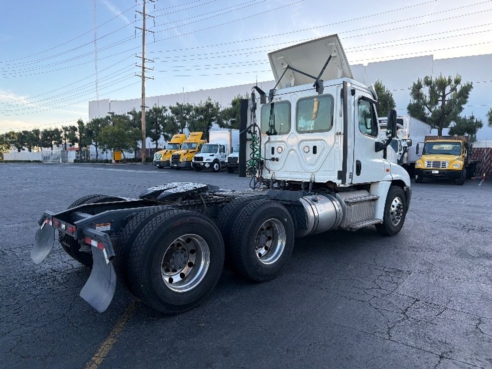 Day Cab Tractor-Heavy Duty Tractors-Freightliner-2019-Cascadia 12564ST-Torrance-CA-268,194\n\t\tmiles-$ 43,750 - Image 7