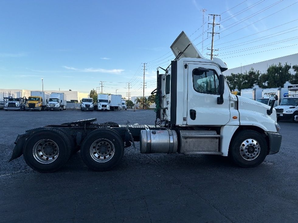 Day Cab Tractor-Heavy Duty Tractors-Freightliner-2019-Cascadia 12564ST-Torrance-CA-268,194\n\t\tmiles-$ 43,750 - Image 8
