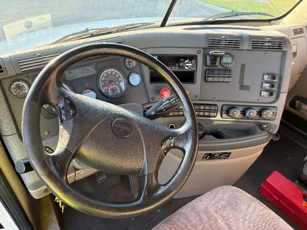 Day Cab Tractor-Heavy Duty Tractors-Freightliner-2019-Cascadia 12564ST-Torrance-CA-352,482\n\t\tmiles-$ 40,500 - Image 11