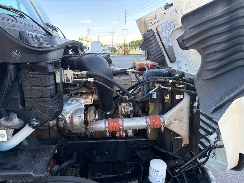 Day Cab Tractor-Heavy Duty Tractors-Freightliner-2019-Cascadia 12564ST-Torrance-CA-352,482\n\t\tmiles-$ 40,500 - Image 15