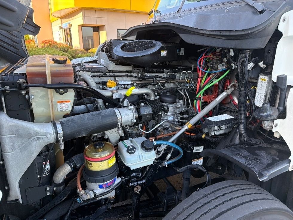 Day Cab Tractor-Heavy Duty Tractors-Freightliner-2019-Cascadia 12564ST-Torrance-CA-352,482\n\t\tmiles-$ 40,500 - Image 16