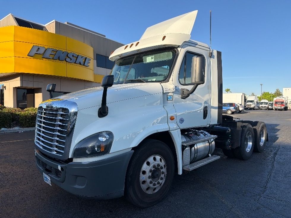 Day Cab Tractor-Heavy Duty Tractors-Freightliner-2019-Cascadia 12564ST-Torrance-CA-352,482\n\t\tmiles-$ 40,500 - Image 3