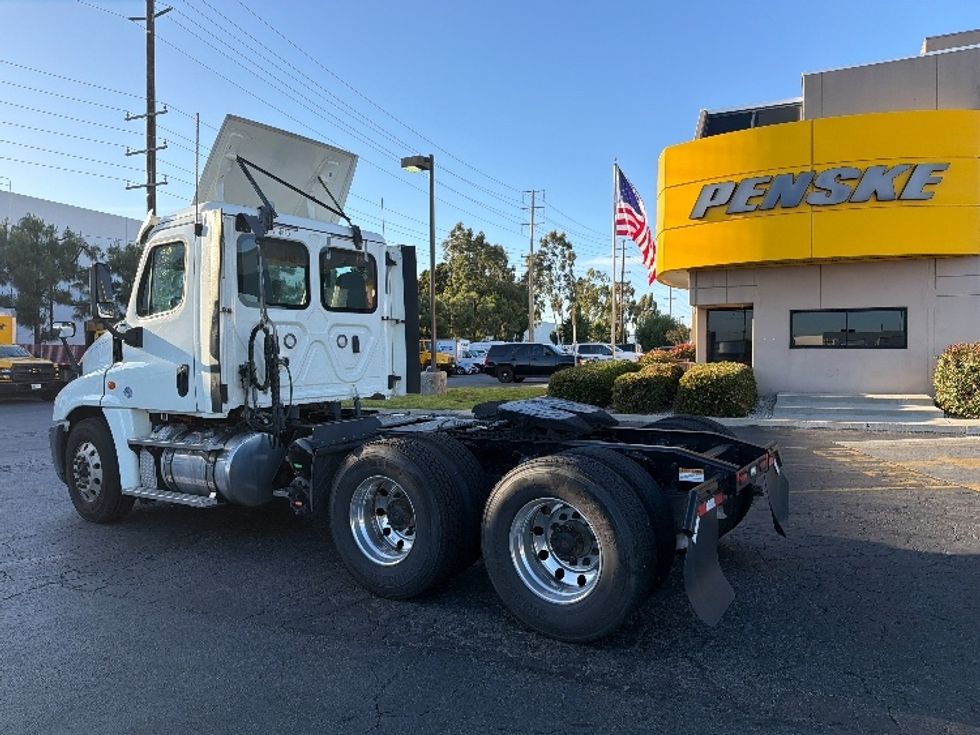 Day Cab Tractor-Heavy Duty Tractors-Freightliner-2019-Cascadia 12564ST-Torrance-CA-352,482\n\t\tmiles-$ 40,500 - Image 5