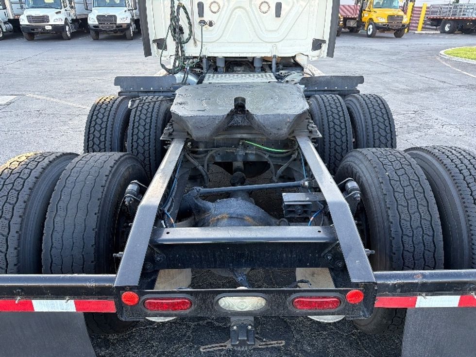 Day Cab Tractor-Heavy Duty Tractors-Freightliner-2019-Cascadia 12564ST-Torrance-CA-352,482\n\t\tmiles-$ 40,500 - Image 6