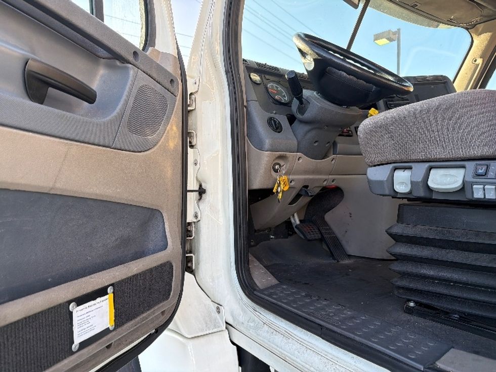 Day Cab Tractor-Heavy Duty Tractors-Freightliner-2019-Cascadia 12564ST-Torrance-CA-352,482\n\t\tmiles-$ 40,500 - Image 9