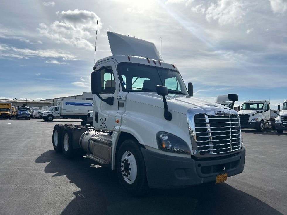 Day Cab Tractor-Heavy Duty Tractors-Freightliner-2019-Cascadia 12564ST-Torrance-CA-78,760\n\t\tmiles-$ 51,500 - Image 1